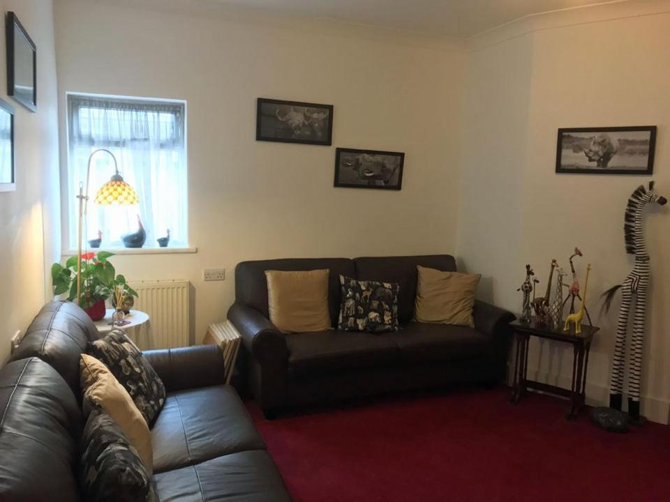 Merton House Уърдинг Екстериор снимка