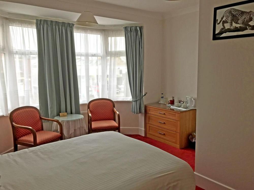 Merton House Уърдинг Стая снимка